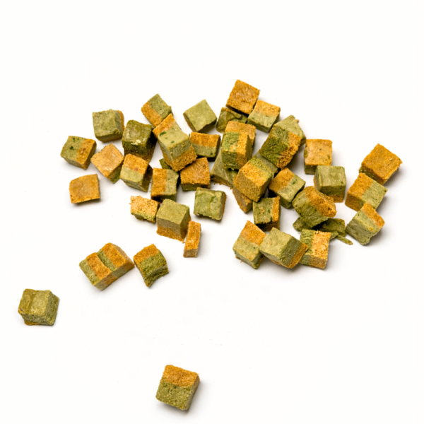 Freeze Dried Chicken Spinach Carrot Cubes - Mizu&Co.